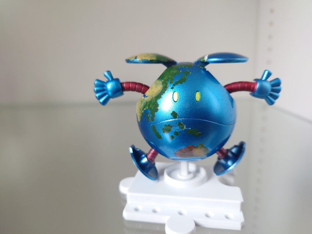 もちろんハロなので手も足も出ます。腕と脚はマグマをイメージして赤くしてみました。