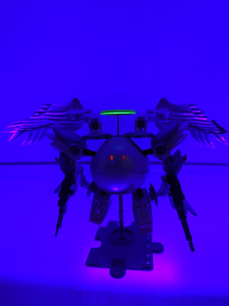 たかがメインモニターがやられたところで問題ないと言わんばかりの威圧感でてると思います。