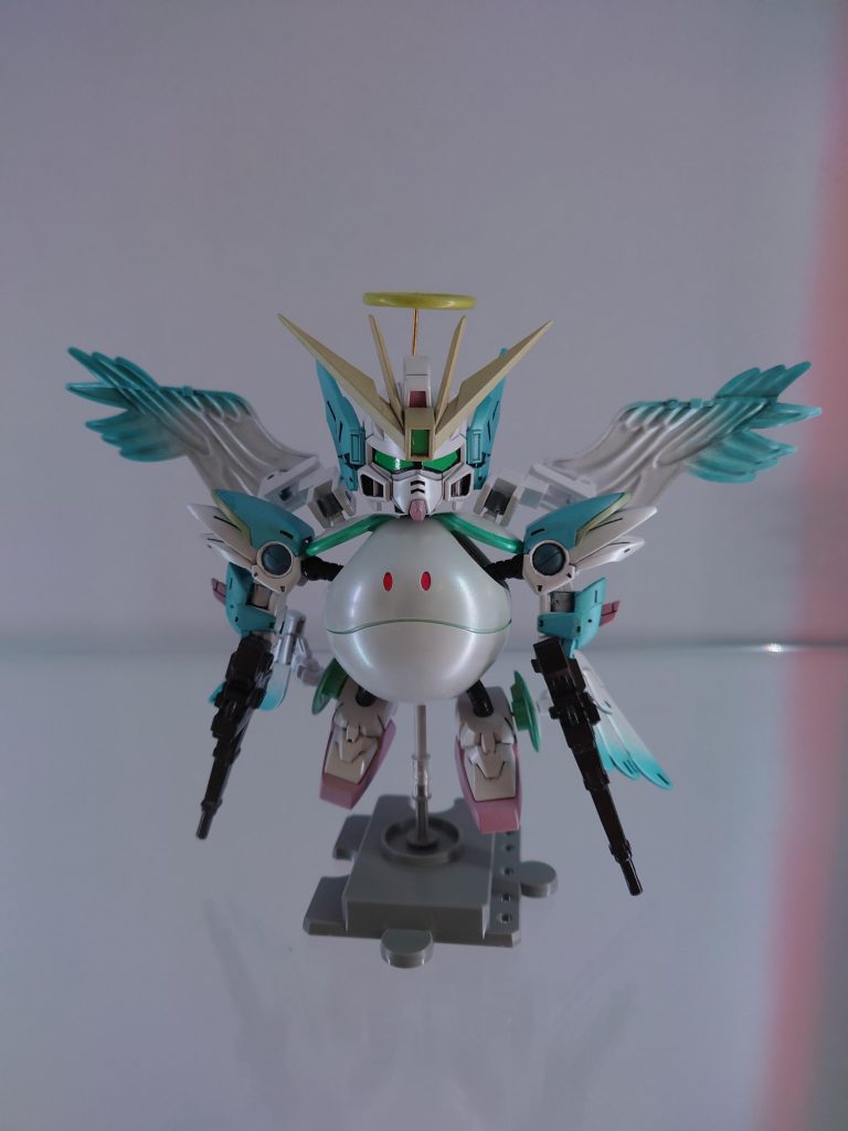 パーツ差し替えでMS形態。ウイングガンダムハロEWです。ヒイロ『五飛、教えてくれ。俺たちは、後何人殺せばいい?俺は後何回、あの子とあの子犬を殺せばいいんだ?ハロは俺に何も言ってはく―』