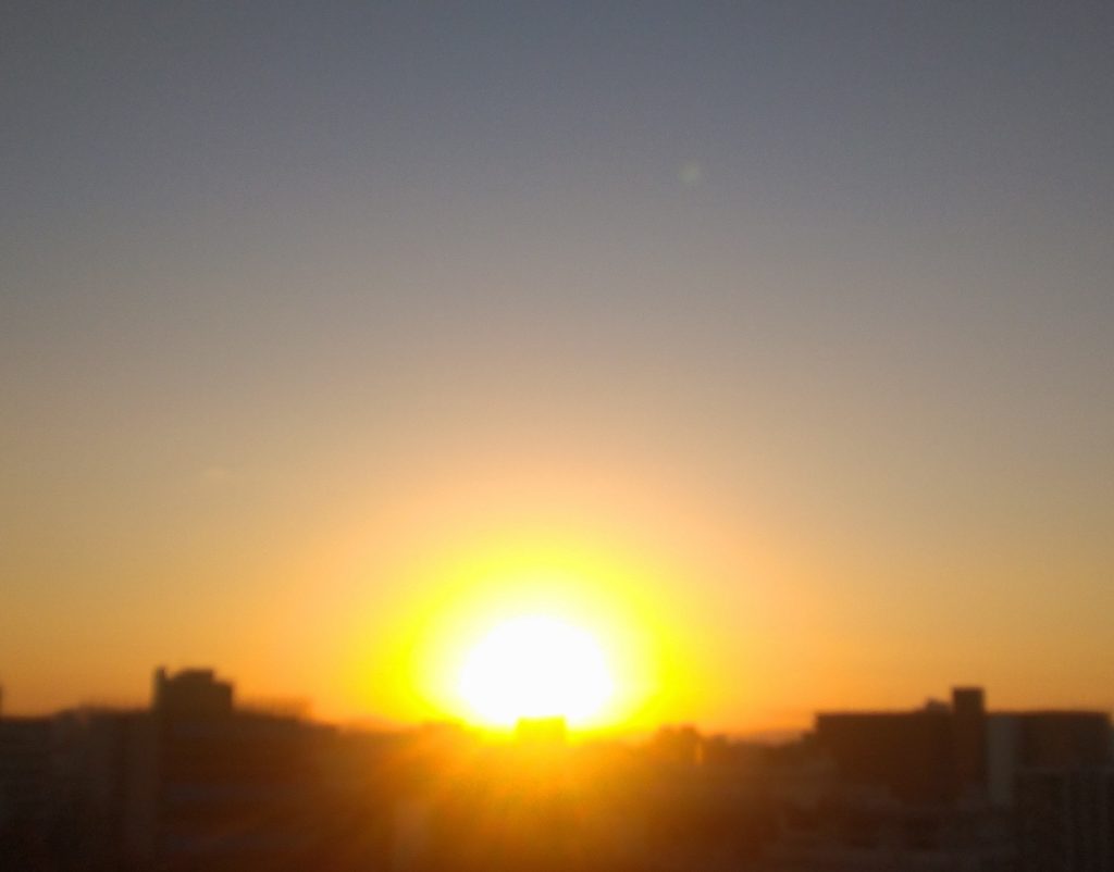 どーん　　　　 （ 本当の初日の出）