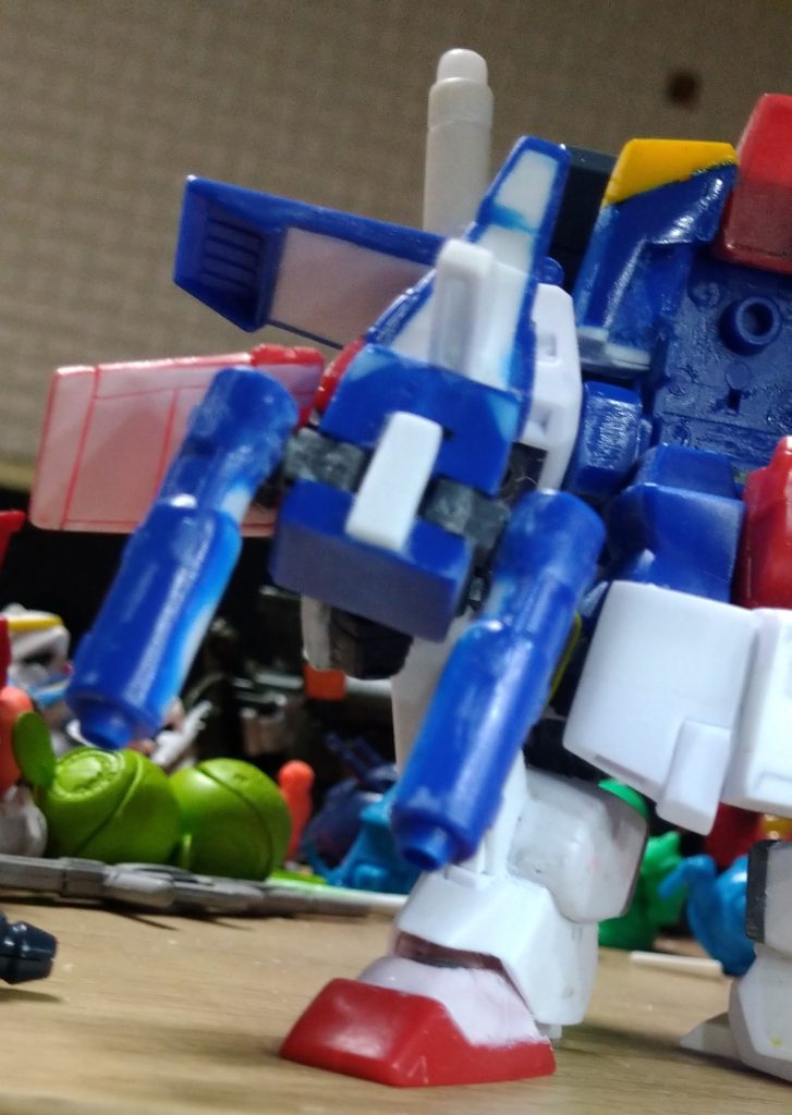 アストナージ「 ビームサーベル シールド ビームライフル は以前より良くなったぞ( 見栄えが)」