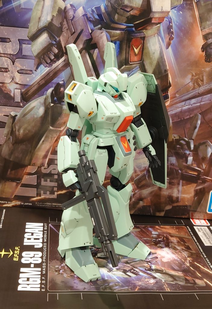 しばらくこの状態で飾り、気が向いたらウェザリングをして楽しみたいと思います。