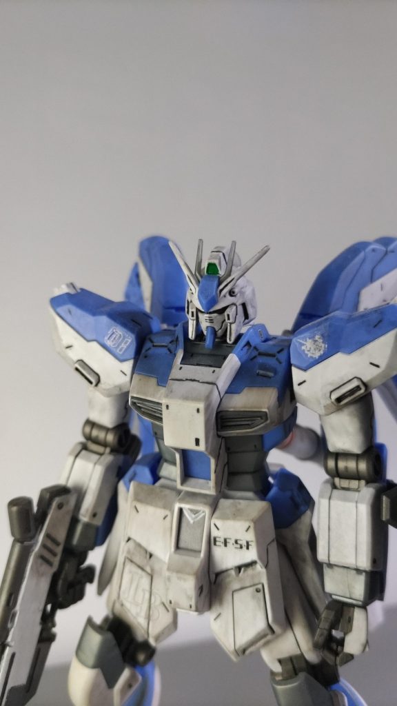 合わせ目消しはライフル、プロペラントタンクくらいだったかな🤔股間のVマークはちょっと雑な塗り分けになってしまいました😅