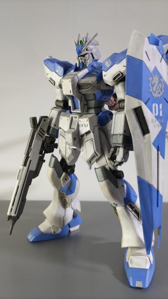 全体的にウェザリングカラーでウォッシングをしたのですが、始めてだったこともあり恐る恐るチャレンジ。ダクト周りは意識的に汚れを残してみました。ウェザリングマスターも併用してます。デカールはキット付属のものではなく、別売りの水転写式を使用。