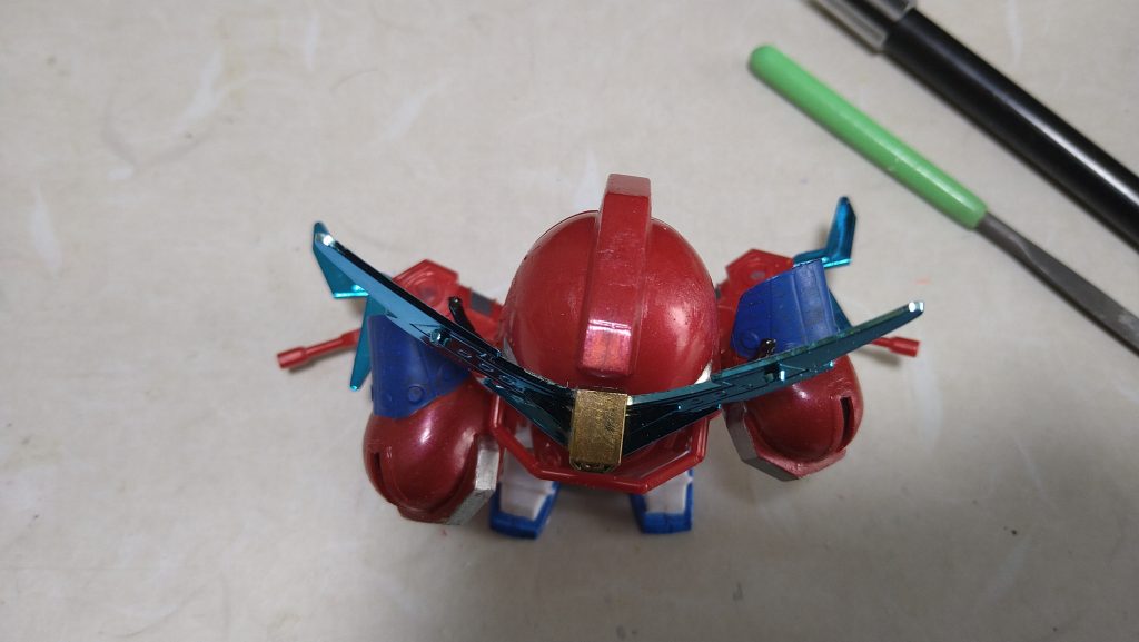 だのでちょっと削ってみました。右も左も腕正面に向けているのだけど、右の腕だけ削ったので前に出てます（ 僅かに...わかりにくい）