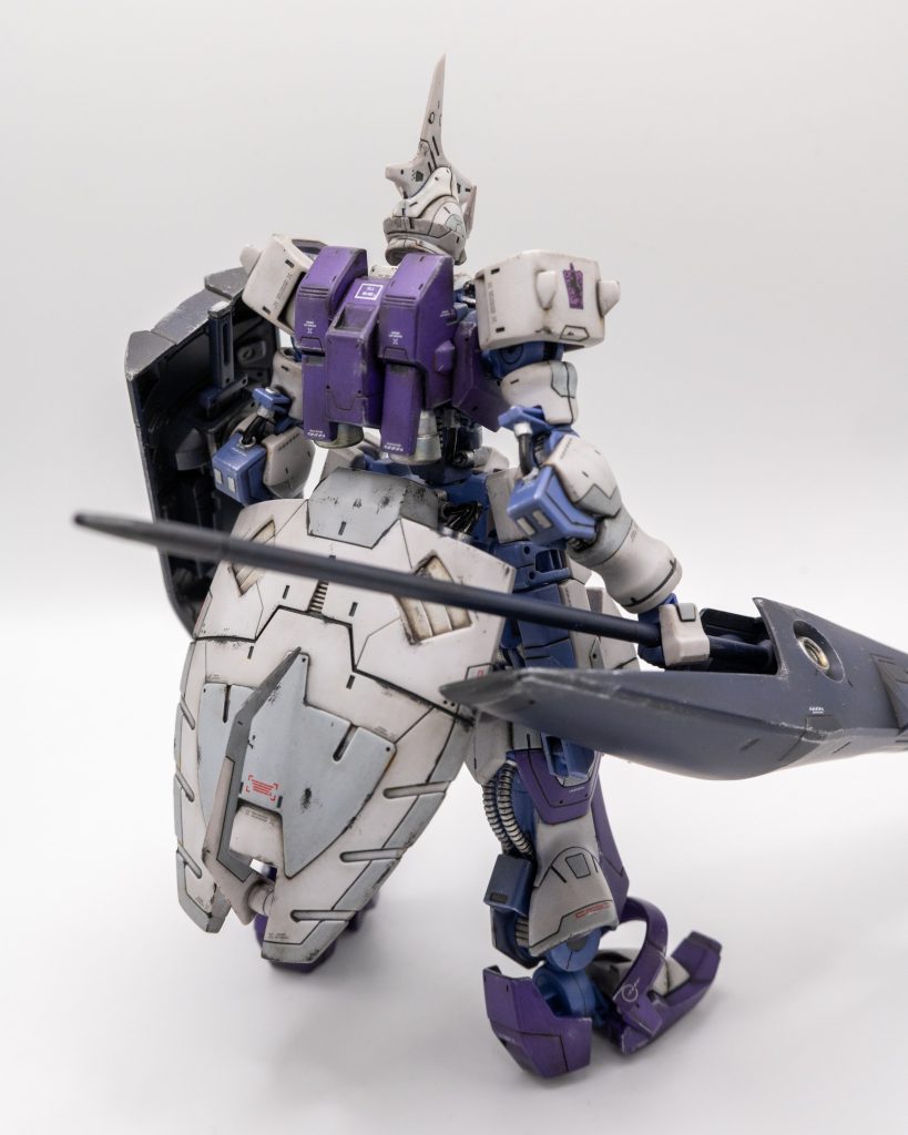 部分塗装は紫の装甲、武器のネイビーは塗り直し。その他細かく塗り分けしています。