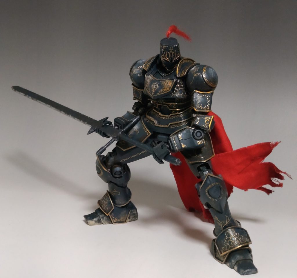 腰回りが甲冑とかけ離れていたので丸々改造。その他、頭部と脚、そして肩周りを大幅に作り替えました。