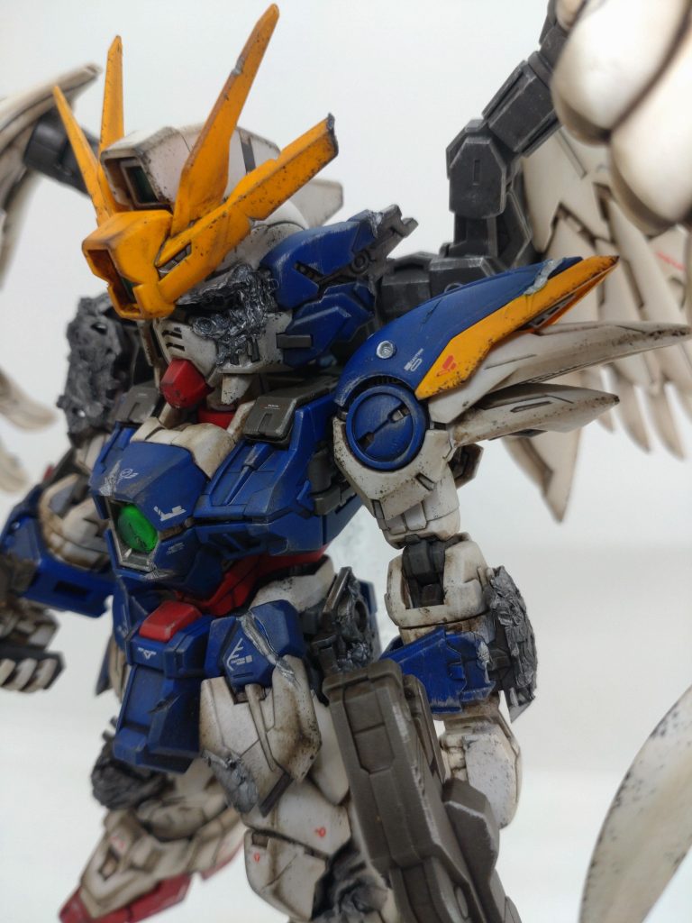 そして最後にデザインナイフやハンダゴテでダメージ加工、これが1番楽しい時間でした。