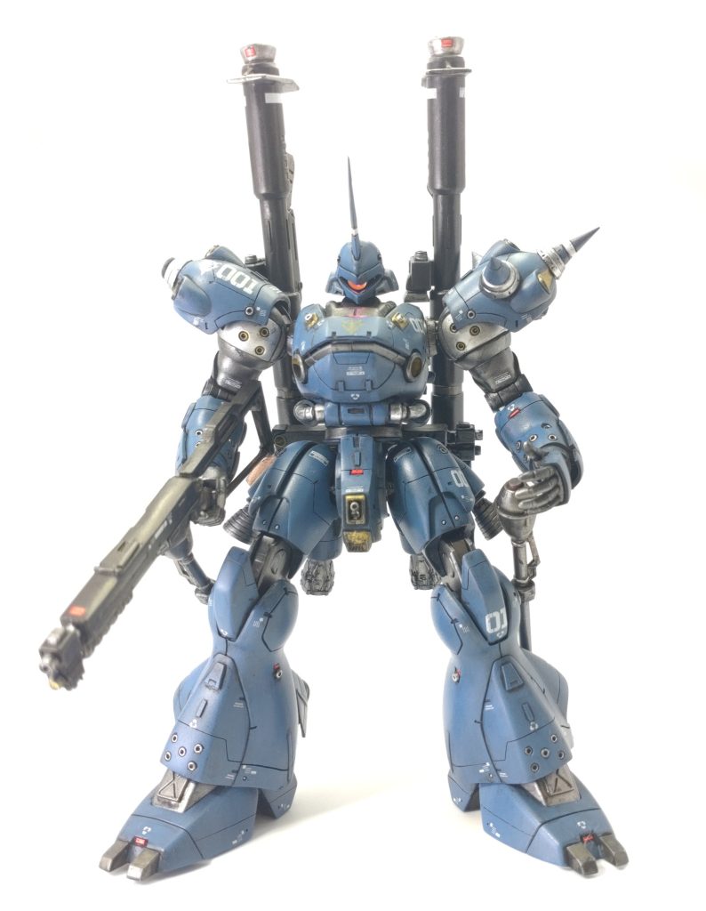 肩や腕、スネなどぐりぐり穴をあけて1.6mmメタルパイプ埋め込み。見づらいですが、肩の付け根と股関節にＭＳスパイクの基部を貼り付けると、球体関節の安っぽさがなくなるような気がしてお気に入りです。 