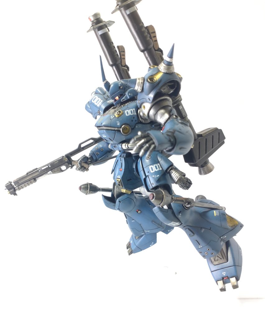 モノアイはくり抜いてLED仕込みました