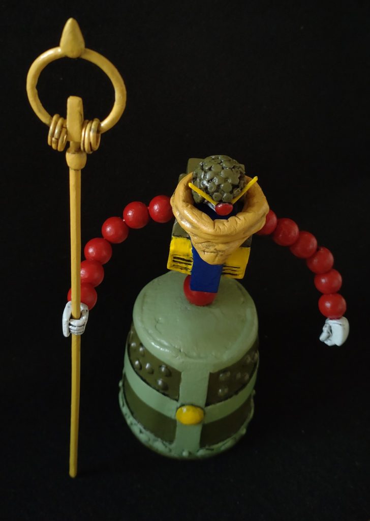 錫杖( しゃくじょう)はランナーとパテと百均のアイテムで表現。 作り終わって思い出しました仕込みビームサーベル忘れてた(泣)