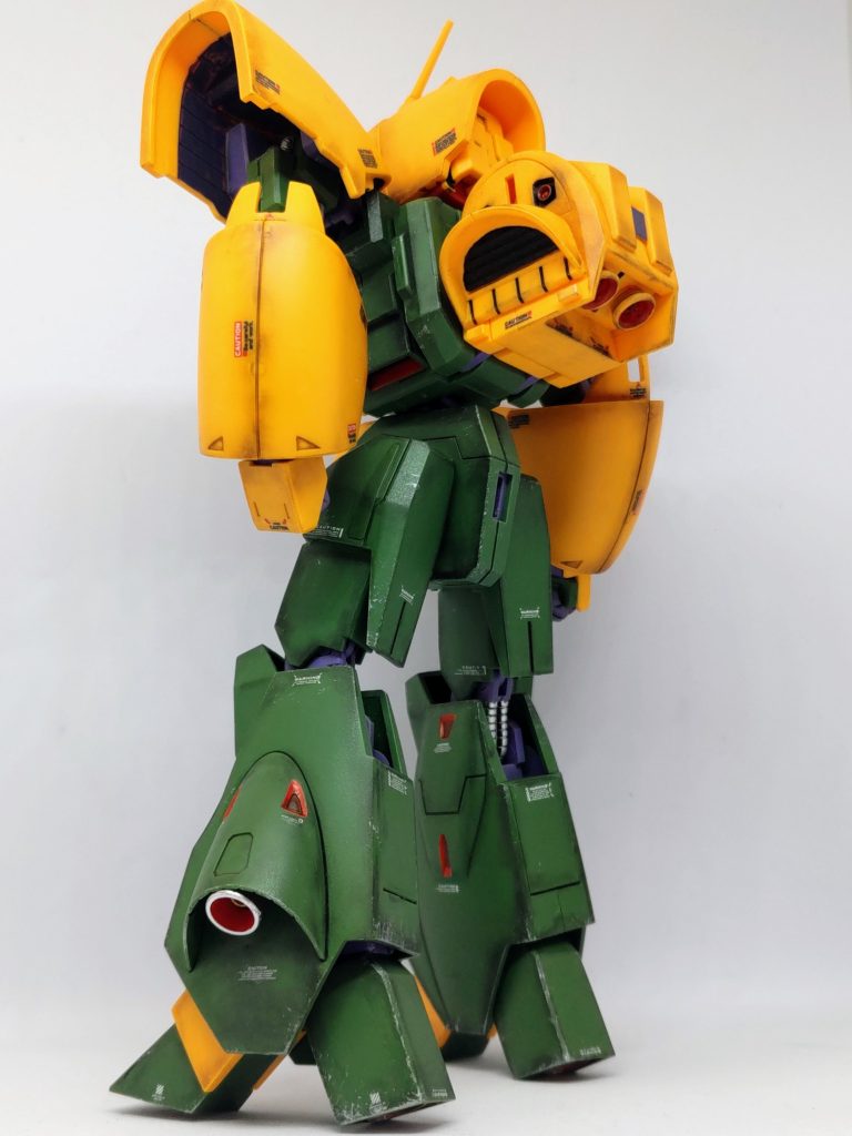 意外と色の足らない所が多くレッド部はほとんど塗装必要です。