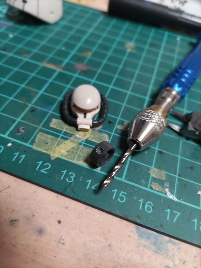 ピンバイスに初挑戦。結構うまくいきました(zaku-kao5)