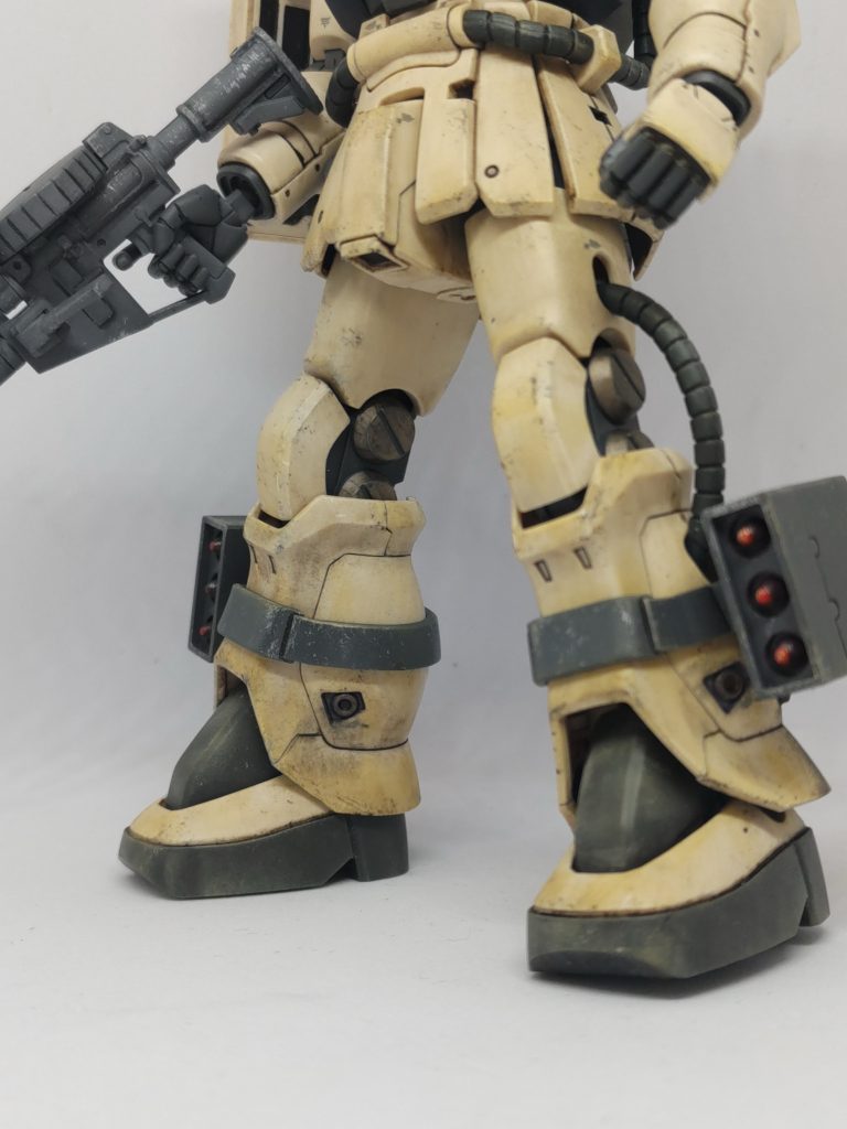 ミサイルポッドは装備してなかったと思いますがカッコいいのでミサイル先端だけガンマカとリアルタッチマーカーのレッドで塗装して装備。