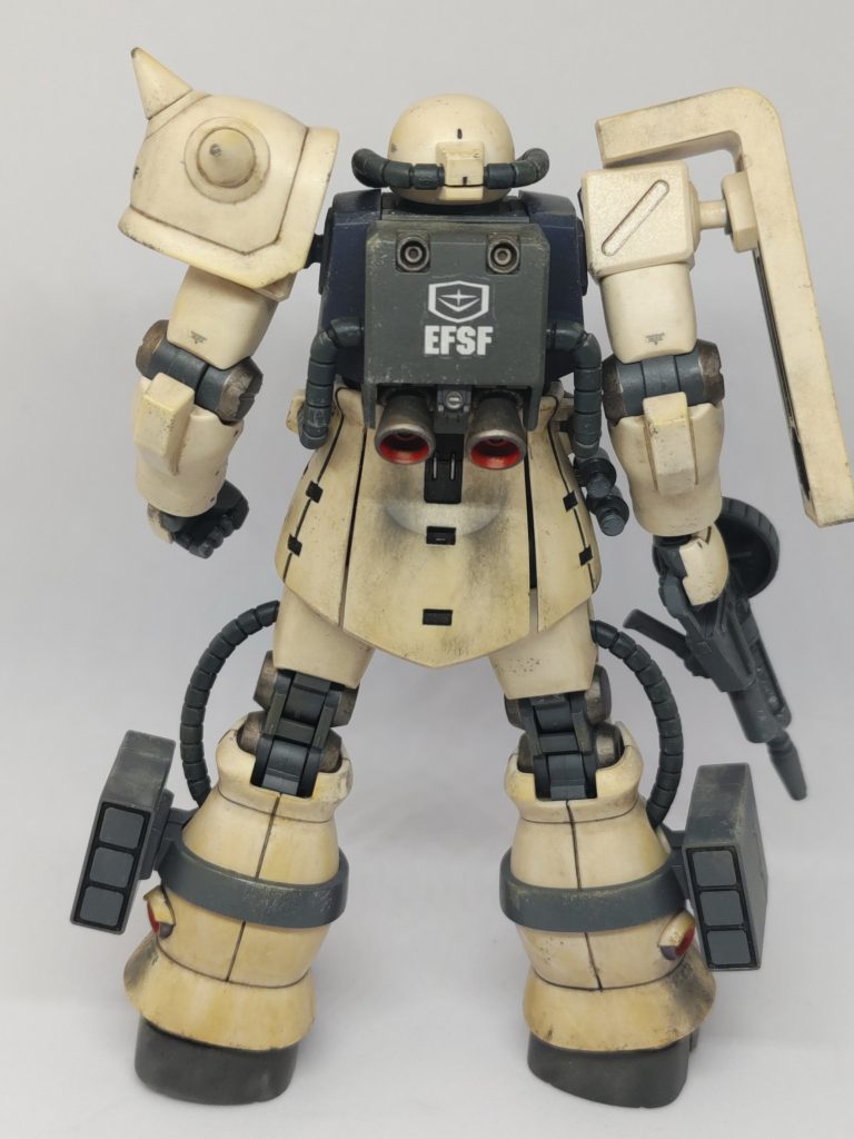 バーニアと関節の焼鉄色が汚しにマッチした思います。無骨な感じにしたかったので今回はデカールはシンプルに(zaku-kao5)