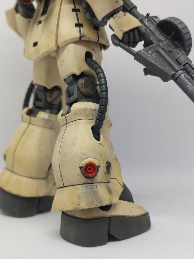 足周りの汚れは我ながらなかなかえちえちに仕上がったと思います(zaku-kao6)