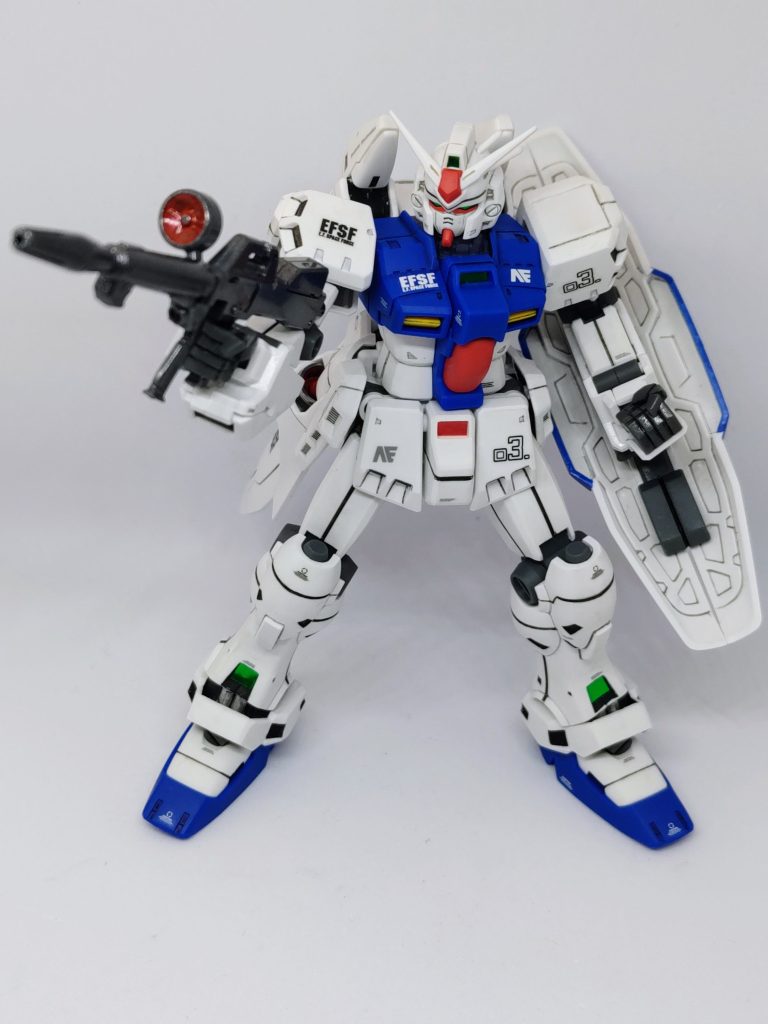 肘関節にビクビクしながらポージング!デカールは過去に作ったフルバーニアンとなるべく統一性を持たせて貼りました。https://gumpla.jp/hg/1984835ライフルとバズーカは合わせ目段落ち化してガンメタル。スコープ部分はメタリックレッド。