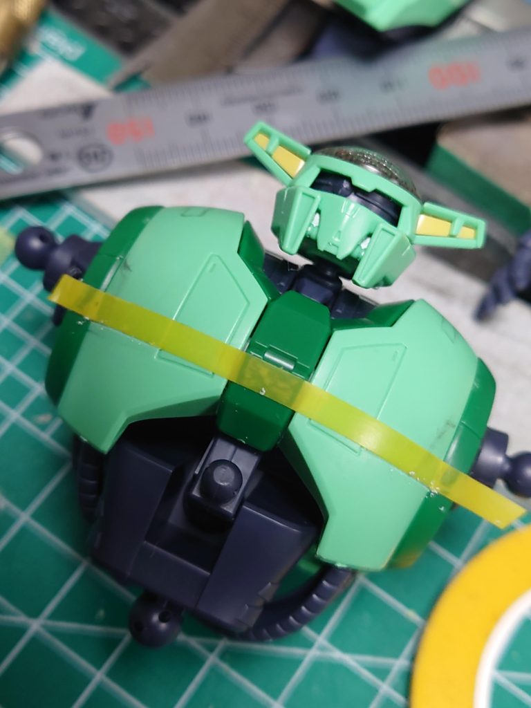 広い面のデザインがアッサリしてるので、スジボリ追加！