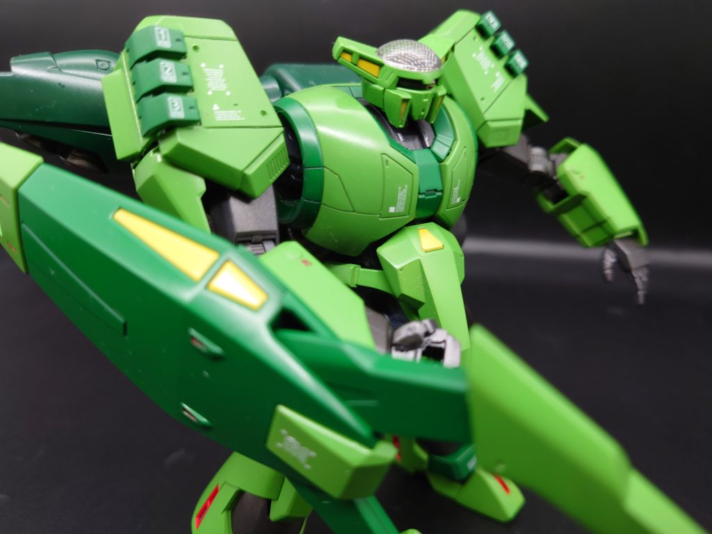 多少のスジボリ追加と、デカールワークで情報量アップしています。