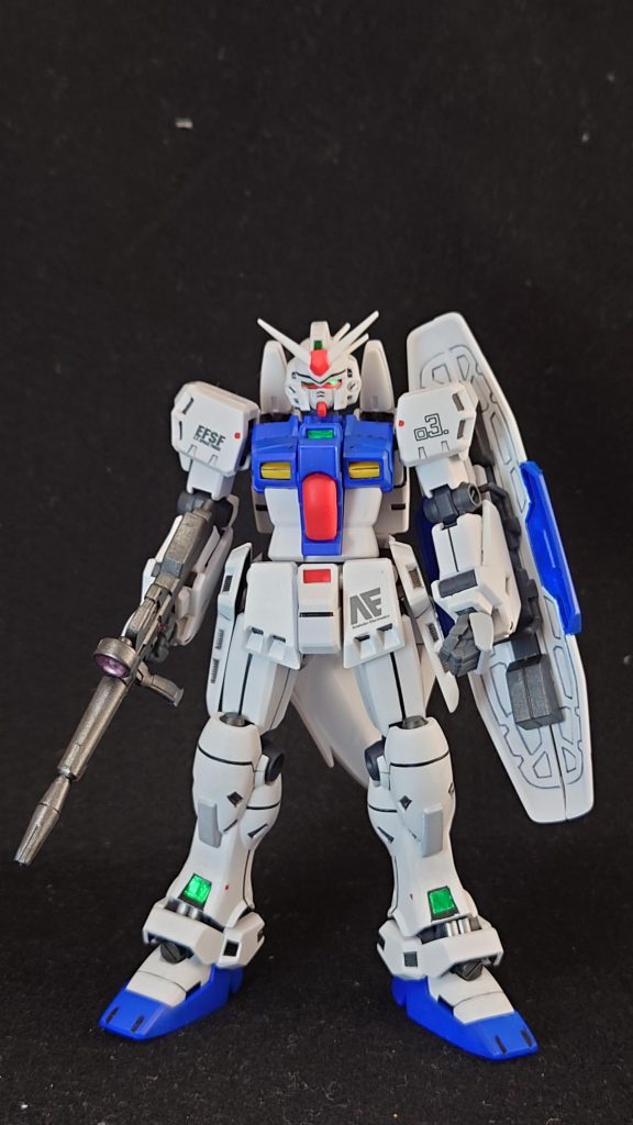 肩をボールジョイントに変更して、怒り肩に出来るように。腰もボールジョイント化。首を延長して、顎が引けるように。フロントアーマーを延長。脚を延長。上記が手を加えたポイントです。