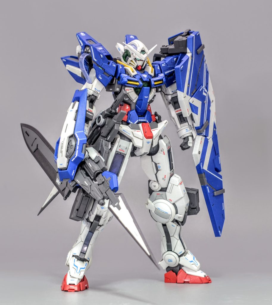 GNソードを装備した状態でも把持が可能です