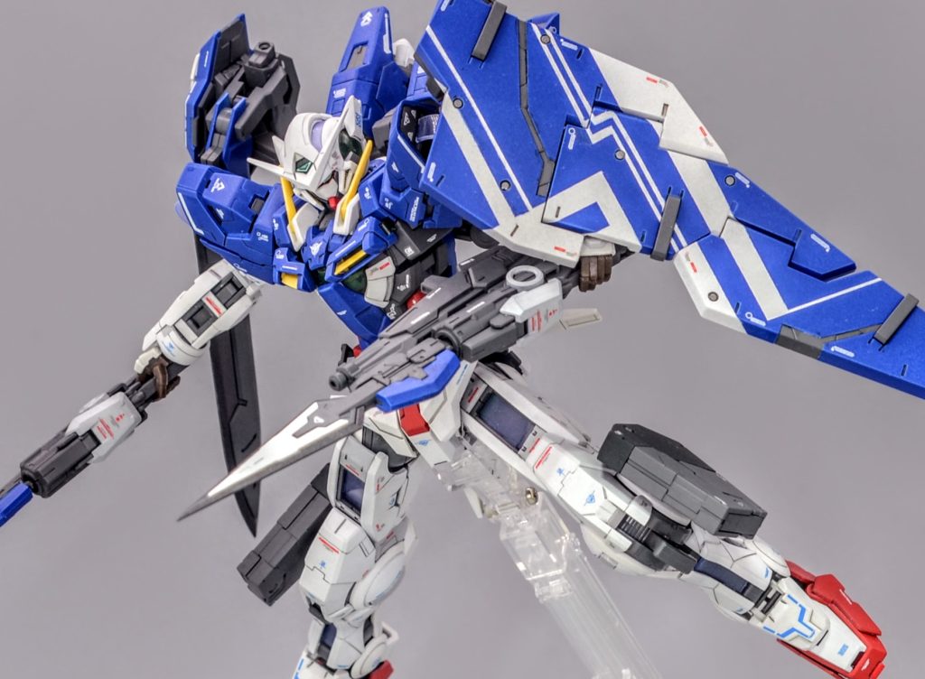 GNフルシールドは「R」と「Ⅱ」を表現した幾何学パターンで塗装しています