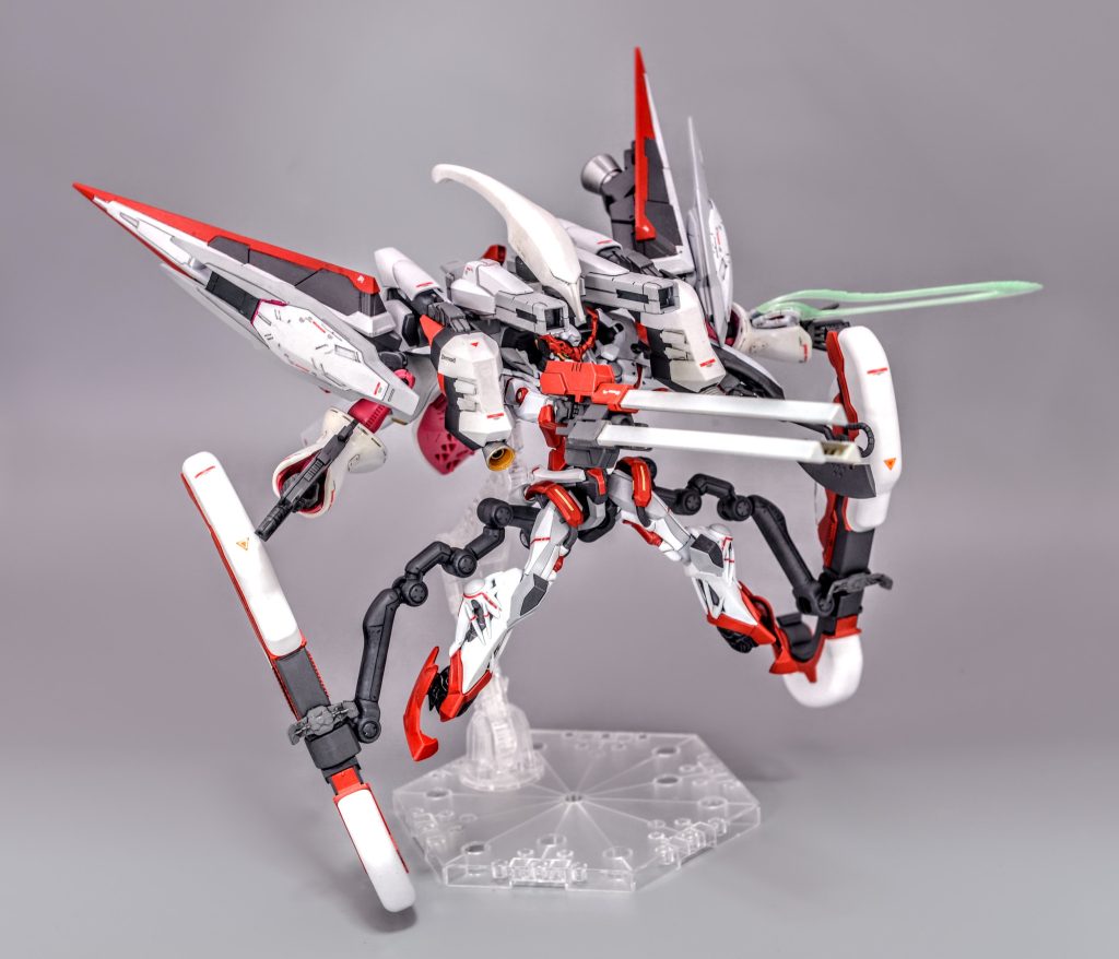 メイン装備のレールガン発射状態です