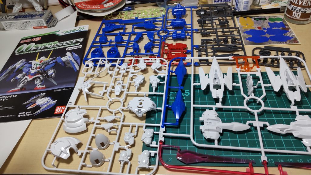 折角なので0ライザーが付いてくるBB戦士を購入。クリアパーツも使われており豪勢なキットでした。