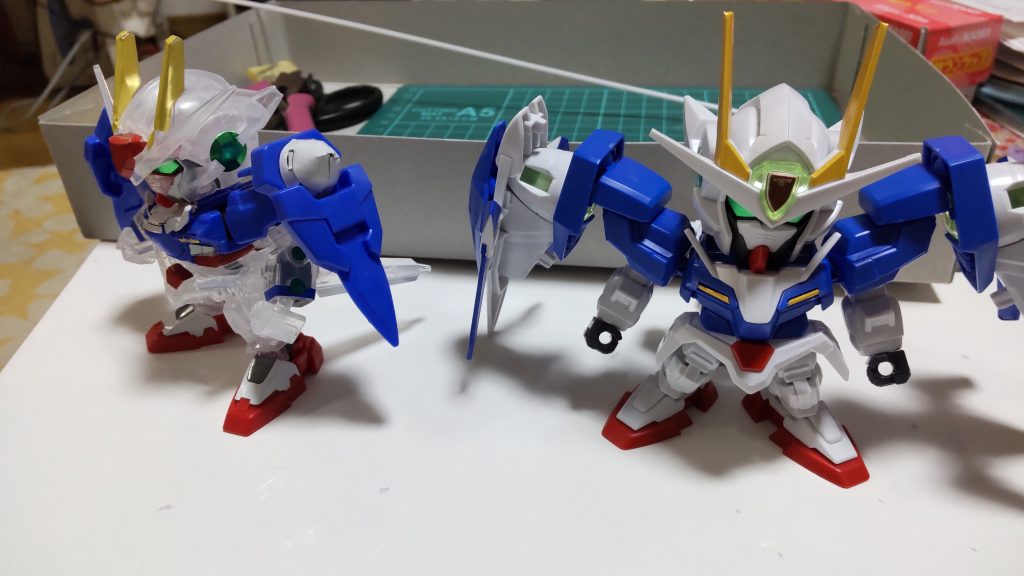 素組み完成。自宅にSDEXクリアバージョンがあったので0ライザーを付けようとしましたが穴径が合いませんでした。まぁそんな感じでしばらく遊んでいたのですが、やはりGNソードⅢが付属しないのは寂しいなと思えてきたんですよね。はい、という訳でスイッチON!