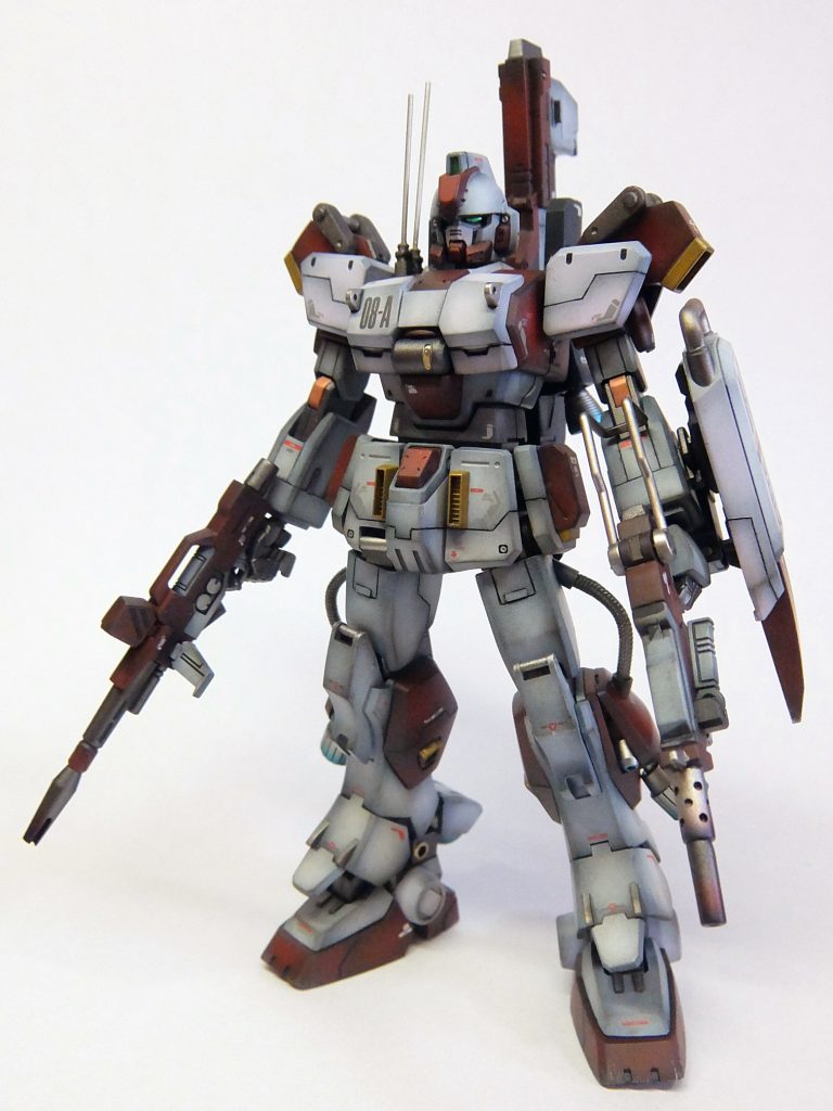 素組み段階の感想：ノペッとして、スタイル悪くて、あんまカッコ良くない・・頭でかいんかな？ 　ん？　ほんまに頭大きない？ 気になって測ってみた。 前回つくったRG Mk2のデカール説明図8.2頭身、Ez-8の設計図表紙写真6.6頭身・・・ うん！気のせいやないね。　各所延長で頭身改善は必須やね。 で、首1mm・腹2mm・足首2mmの延長+チンガード削除の小顔化で、7.5頭身くらいにはなりました