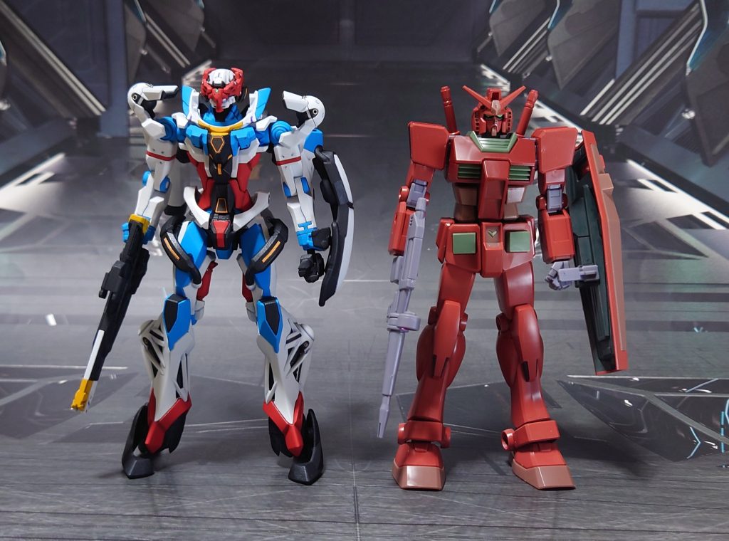 EGガンダム(クリスマスカラー)とのサイズ比較。■塗装レシピ白∶白サフ→キャラクターホワイト→つや消し青:グレーサフ→スカイブルー→つや消し赤:グレーサフ→MSレッド→つや消し黄:グレーサフ→黄橙色→つや消し黒:黒サフ→メタリックブラック→つや消し首関節:黒サフ→つや消しヒートホークグリップ:黒サフヒートホーク:黒サフ→ブライトガンメタル→つや消しヒートホーク刃(通常時):黒サフ→ブライトガンメタル→ガンダムマーカー・シャインシルバー→つや消しヒートホーク刃(発熱時):黒サフ→ブライトガンメタル→ガンダムマーカー・シャインシルバー→ガンダムマーカー・メタリックオレンジ→つや消し→ガンダムマーカー・クリアー光沢ビームサーベル刃:根元にベースホワイト→先端側にメタリックグリーン→光沢ツインアイ、センサー類:キット付属シールを使用その他墨入れ・部分塗装:ガンダムマーカー各種