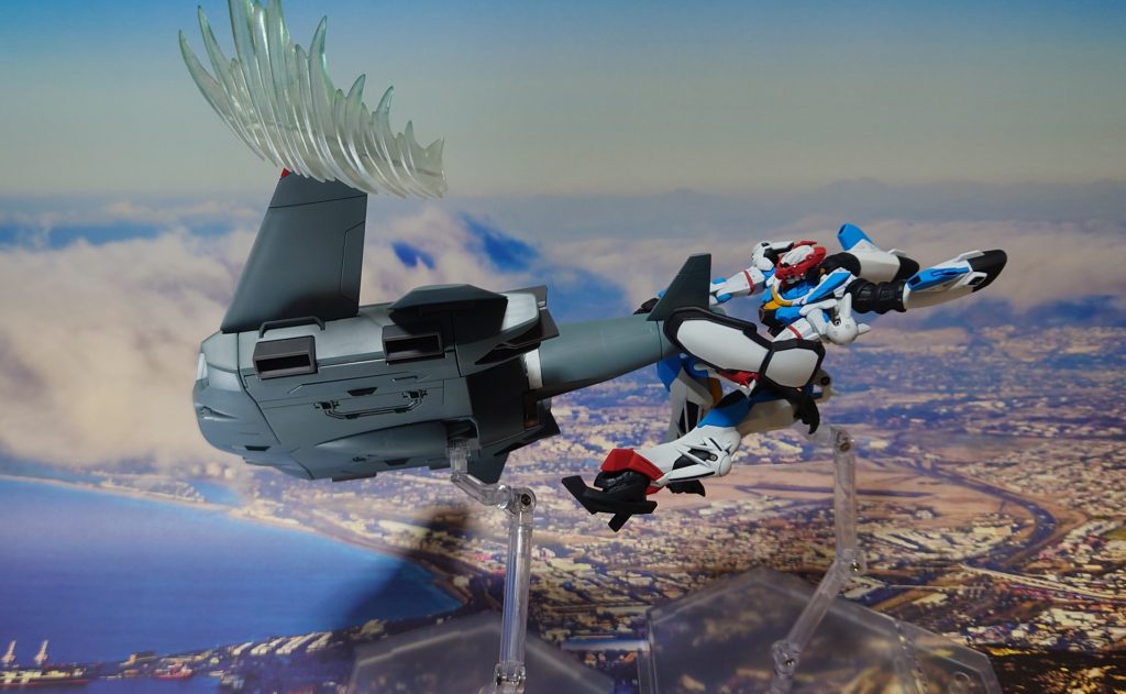 戦闘を嗅ぎ付けた、コロニー警察の飛行機。“GQuuuuuuX”は、それを掴んで振り回した。