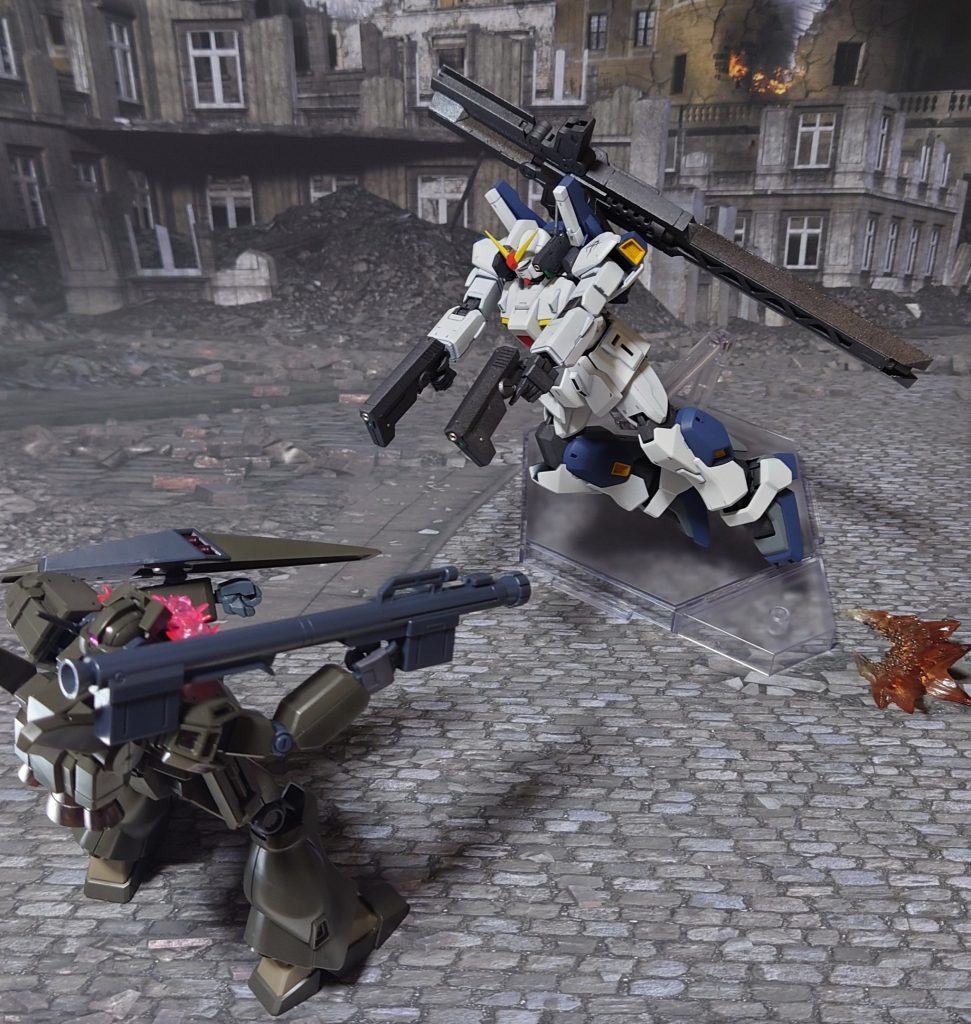 十字架型試作複合兵装、ツインハンドガン連射。