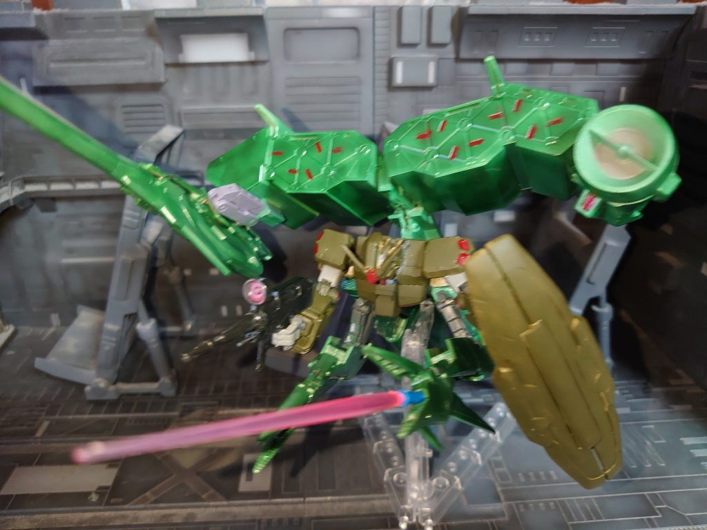 GアーマーB+ガンダムAと同じように小さいサイズのデンドロビウムと合体MSサイズのデンドロビウム型MA形態