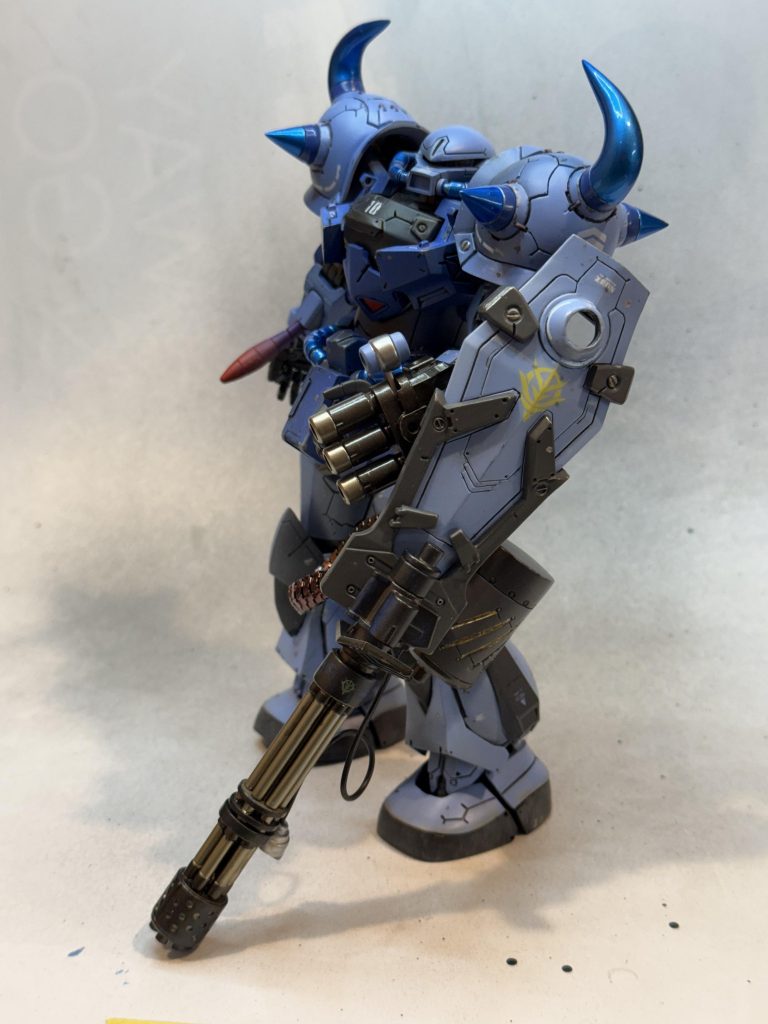 For the gun barrels and other metalic details a custom titanium paint was mixed.  2 parts MR Color Super Iron MR 203 plus 1 part MR Color Super Gold MR 202 