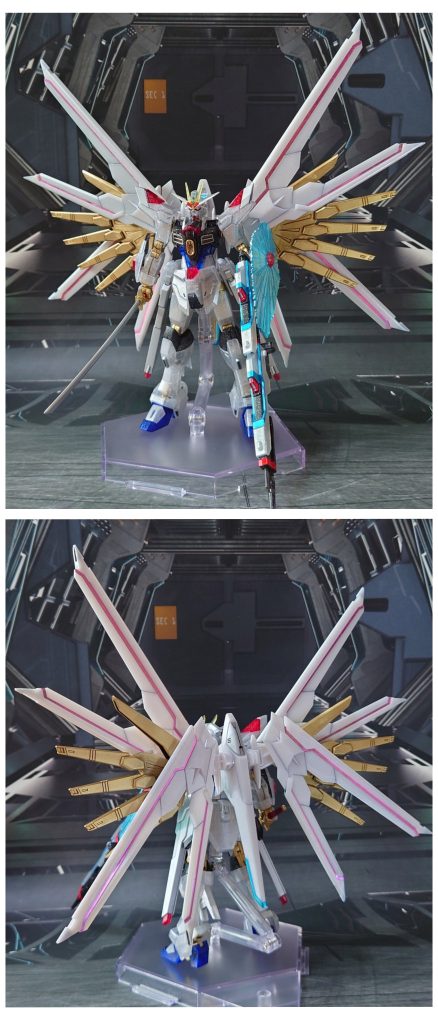 ディスラプター起動、ビームシールド起動、翼のスライド展開、ライフル連結で前後ろ。金と銀(グレー)は、ガッツリ塗装しました。