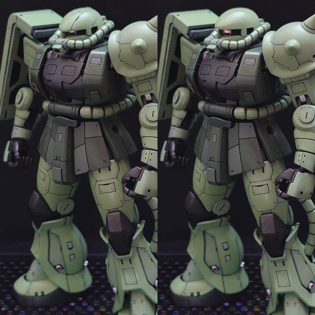 頭部パーツが2個(1個は隊長機用)あるので2種類作ってみました。左: 斜めにやすり掛けしてモノアイレールの高さが前に行くほど低く。     パーツ自体が低くなる分、頭部の中身も削っています。右: ひさしの下に0.5mmプラ板を貼ってレールの高さを少々低く。    こちらは内部の改造は不要でイメチェンできます。 どちらの改造でも素のザクから印象変わって捨てがたいです。加えてモノアイにドームをいれています。 モノアイ周りの改造について別途ブログにまとめていますのでよろしければご覧ください。参考になれば幸いです。モノアイのドーム化https://ajimaru.org/plasticmodel/zaku_mono-eye_modify/ モノアイレールの高さ改修https://ajimaru.org/plasticmodel/zaku_mono-eye_rail/  