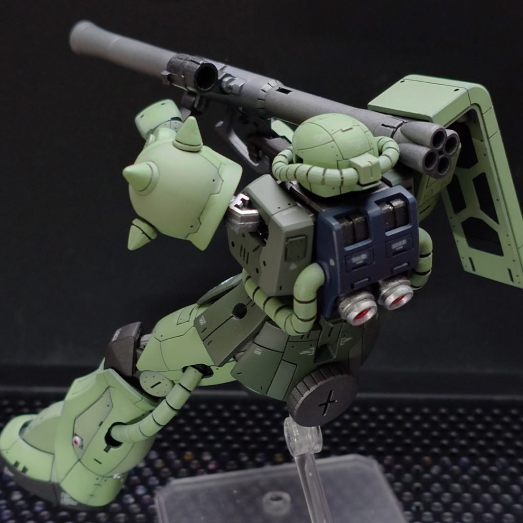 基本的につや消しコートしていますが、スラスターやチラ見えする関節パーツはシルバー＋クリアコートでアクセントにしました。 