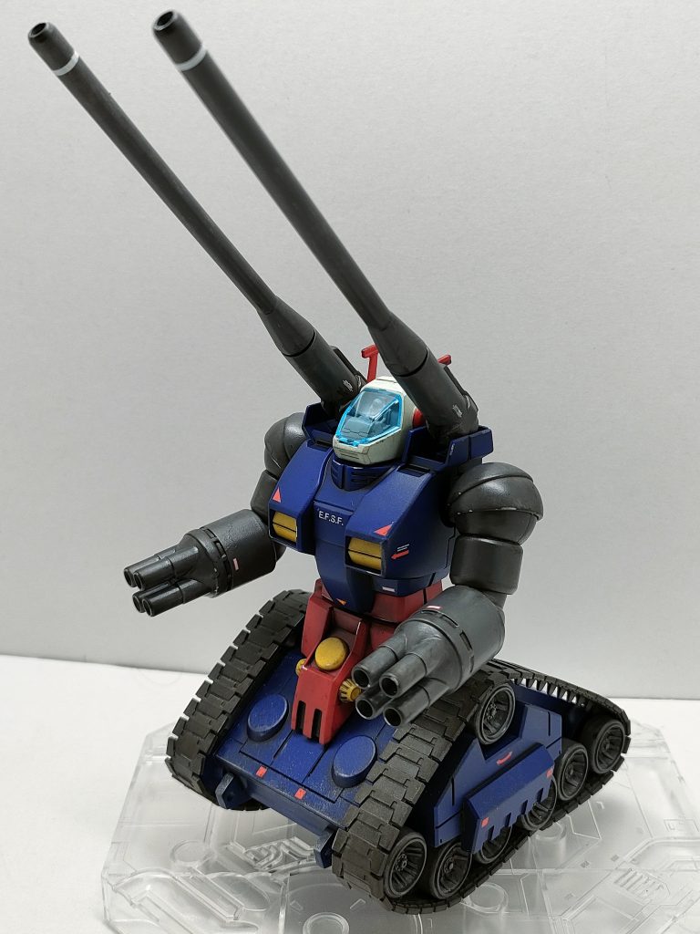 遠目から。筆塗り全塗装するか迷いましたが…ガンタンク自体は好きなんだけど、そこまで思い入れがないので、諦めましたw
