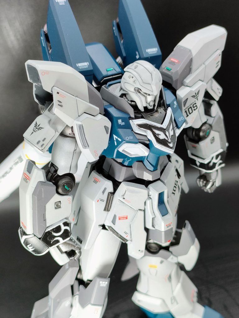 エングレービングはラッカー白⇒水性のブラック⇒マジックリンで塗装しましたが、下地の白が傷んでしまいました。orz