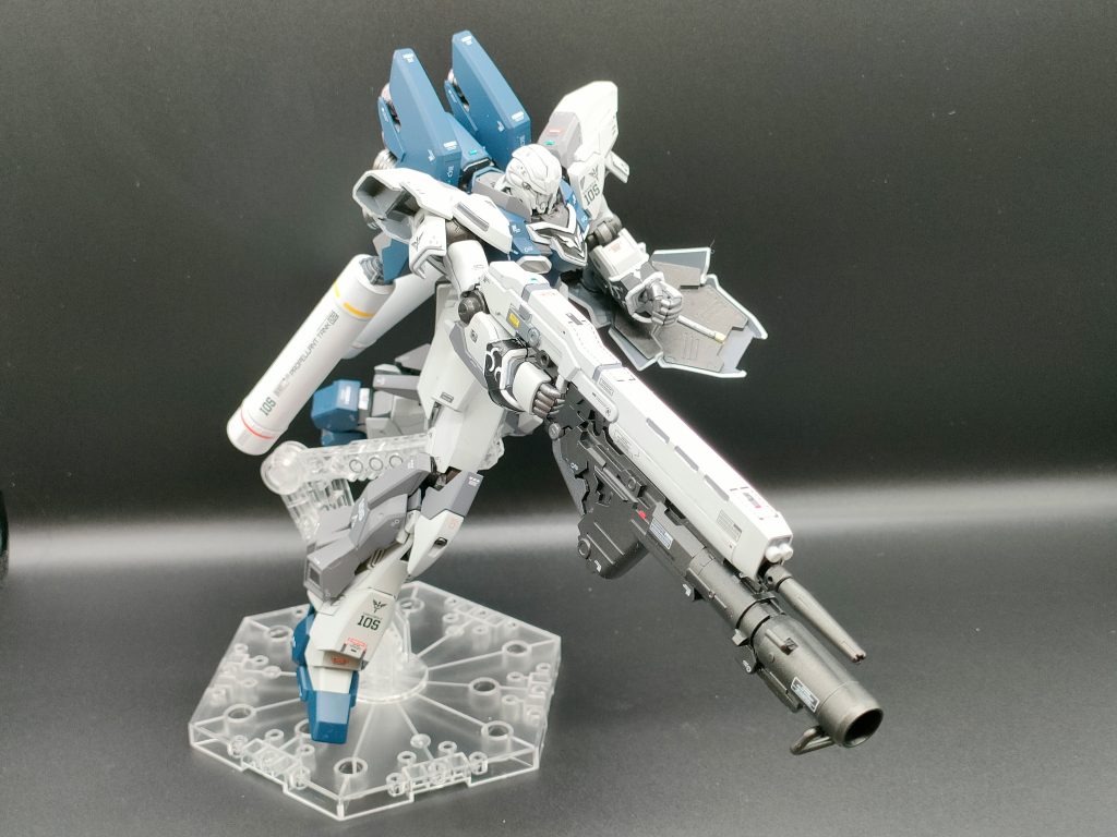 今回はメインのグレーをどの色にするか、かなり迷いました。塗装レシピ薄いグレー:ニュートラルグレー2(G)濃いグレー:メカサフ Heavy(G)青：インディーブルー(C)＋アルティメットブラック(G) 少量武器他：メタリックブラック(C)＋アルティメットブラック(G)少量バーニア他:フレームメタリック2(G)プロペラントタンク：アルティメットホワイト(G)仕上げ:スーパースムースクリア(C)