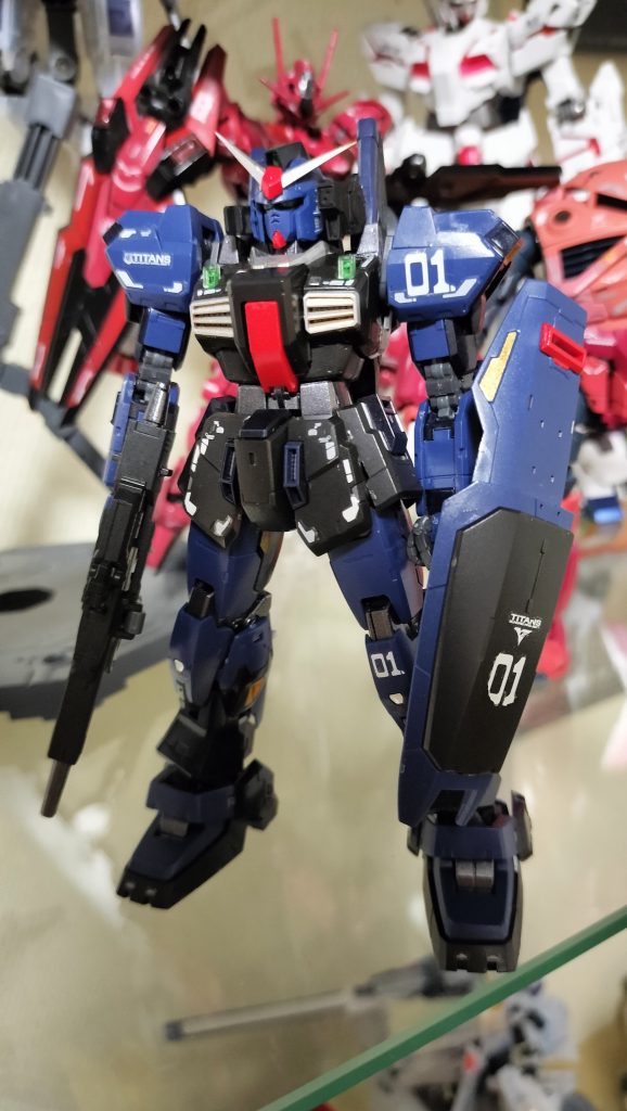 ほぼ成型色仕上げですね金の所を何ヶ所か銀に変えてます。