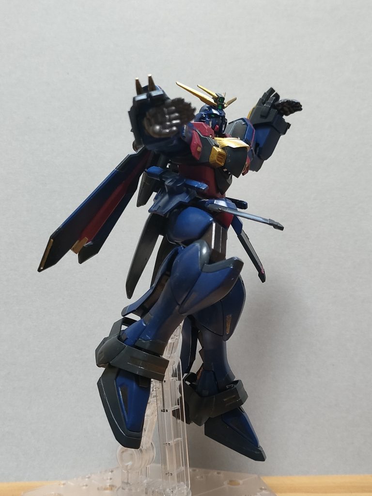写真を真似てポーズを取ろうにも上手くいかず四苦八苦しています。