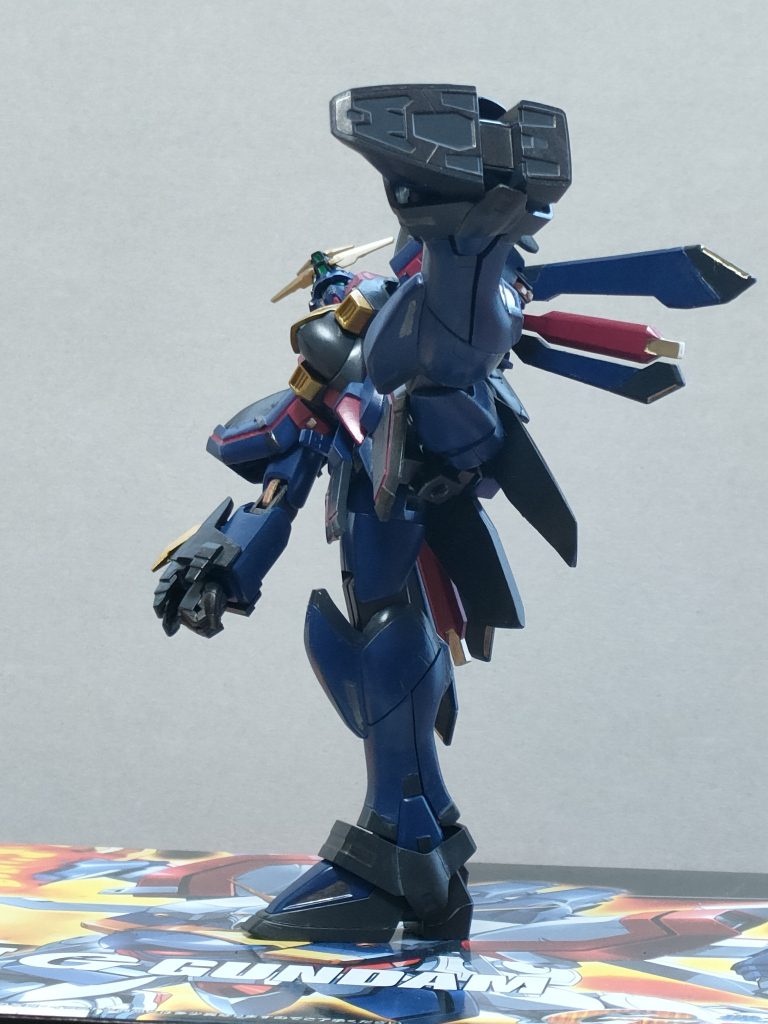 古いガンプラの割に可動域が広い。