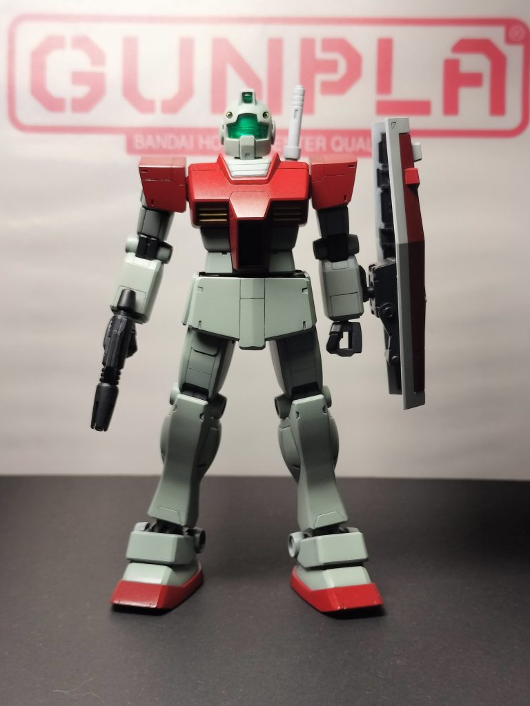 スライドしてシールドの位置が地味に変化します