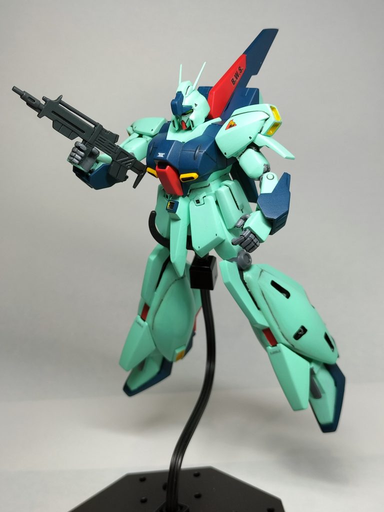 メインカラーの水性ペールグリーンの隠蔽力の無さに苦戦しました。。。つや消し剤を混ぜることでなんとかそれなりに塗れました。