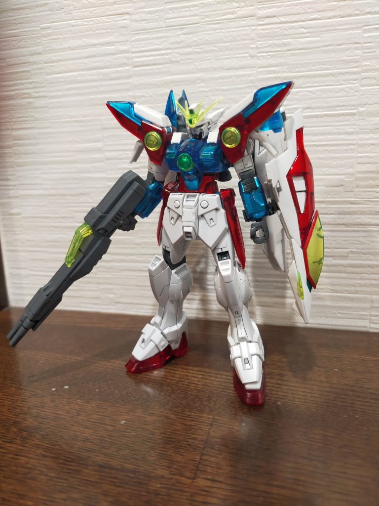 なんか写真だとクリア部分の良さが伝わりにくい気がする…関節とかガンメタで塗装しようかと悩んだけど、今回は断念…