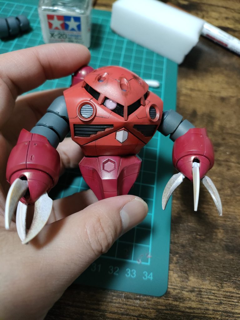 スジボリでディテールアップしました、