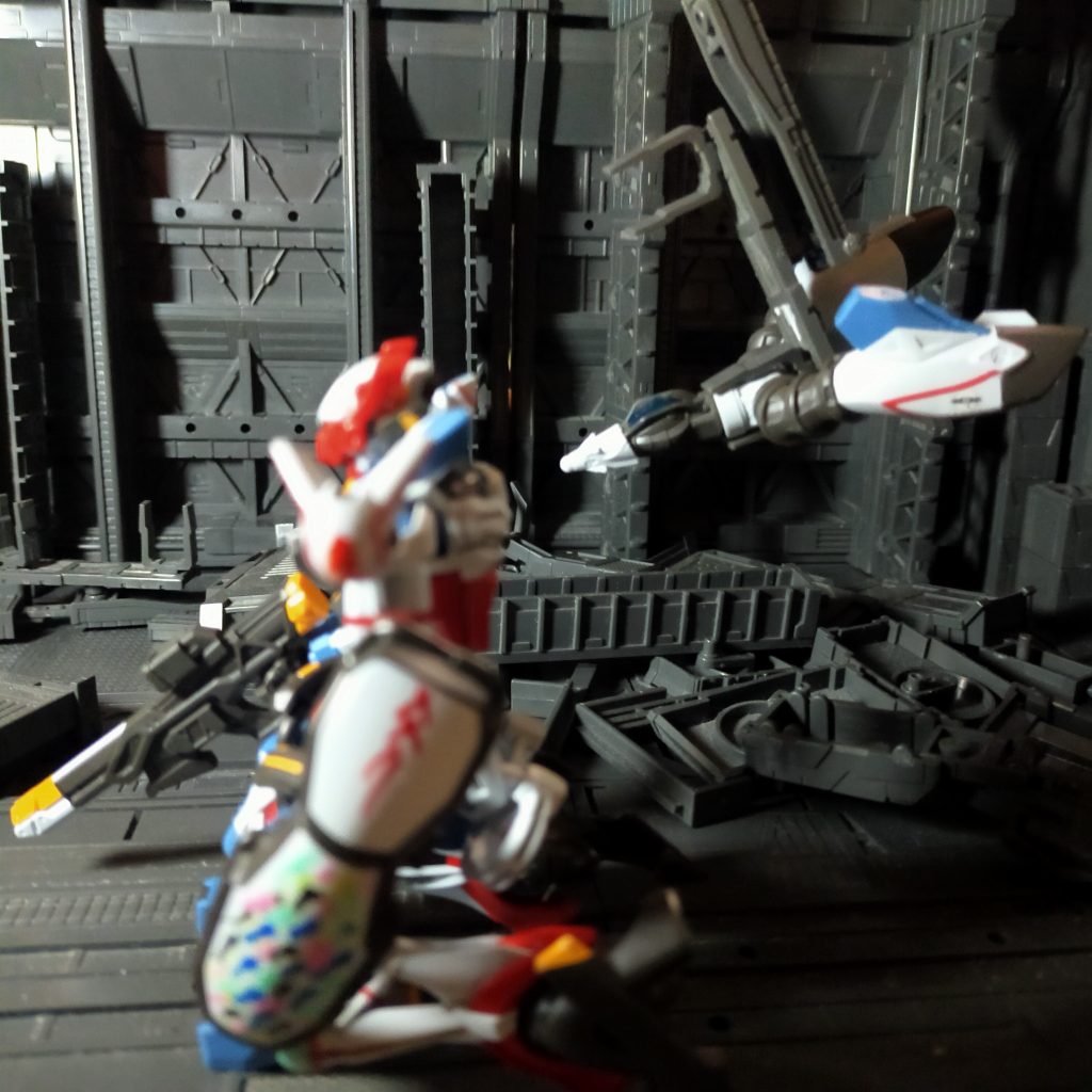 コア・ファイタードッキングシーン。多分Gセルフ形式だからエヴァのエントリープラグみたいに挿入するシーンがあるかも。