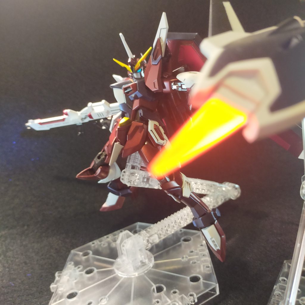 HGイモータルジャスティスガンダム–4枚目/制作者：いろとり